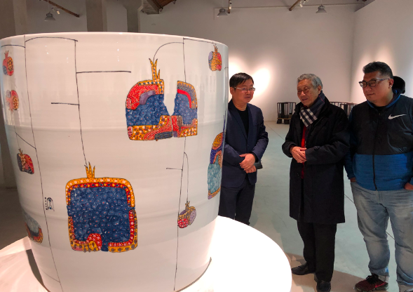 陈家泠陈亮父子合作 把家具打造成中国式装置艺术