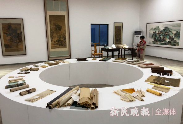 陈家泠陈亮父子合作 把家具打造成中国式装置艺术
