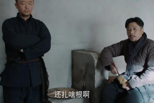《老酒馆》中，老蘑菇“拉拢”三部曲，他是想独吞老酒馆？
