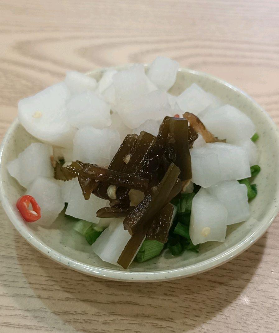 螺蛳粉凭什么成为广西最出名的特产？深圳一条街有7家店生意火爆