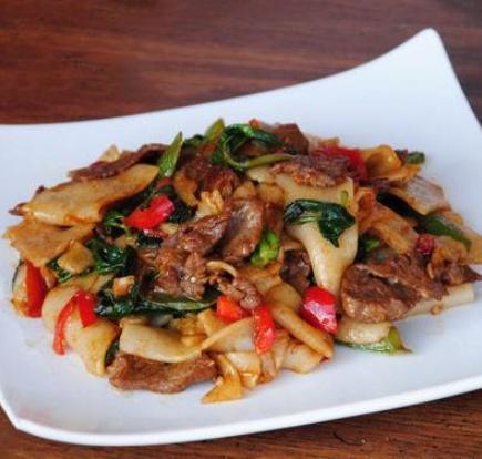 美食：三鲜砂锅，三鲜排骨，宽粉炒肉