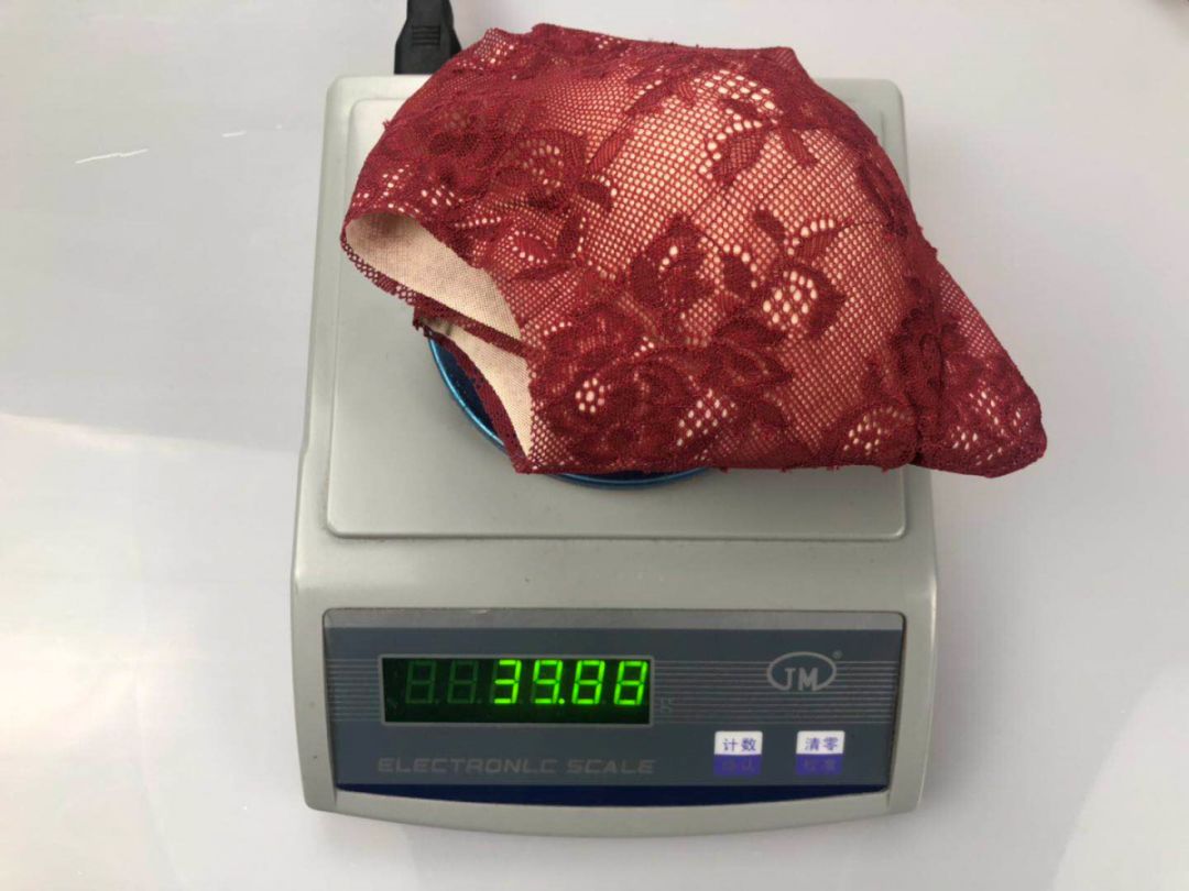 这个动作，让胸部变形又下垂，还会加大患癌风险！贴身内衣这样挑，穿出乳腺健康