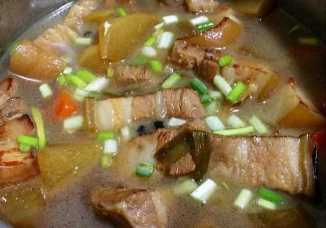 黄花鱼烩菜，萝卜烧猪肉，麻辣鸡丝的做法