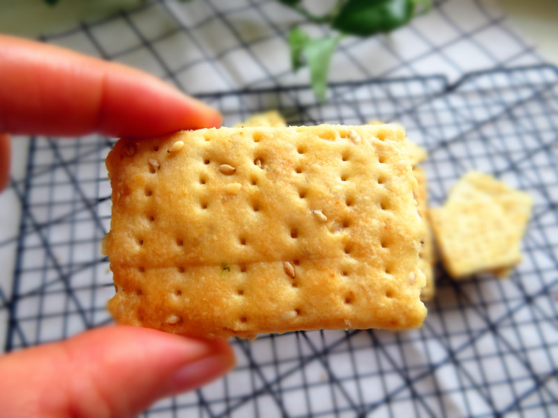 这饼干孩子带去学校被抢光，又香又酥，同学都问在哪儿买的！