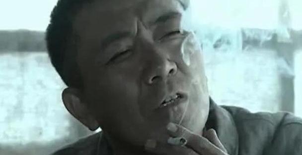 亮剑中张大彪天天吃牛肉罐头，为何李云龙从来不吃，网友：太精明