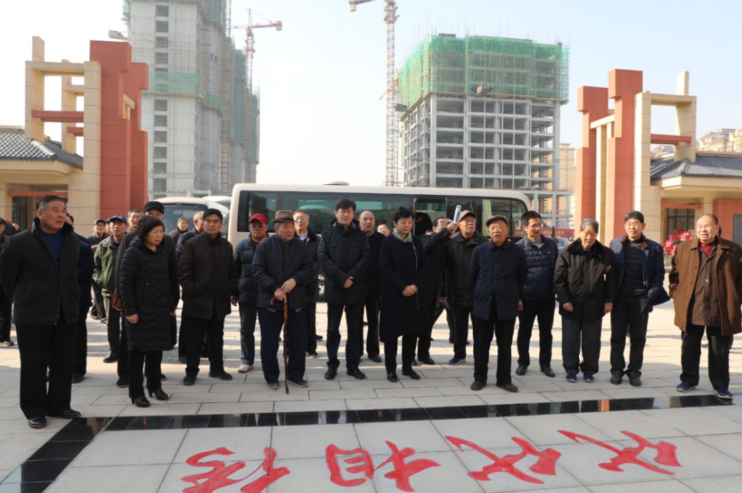全市老干部观摩中心城区教育基础设施建设