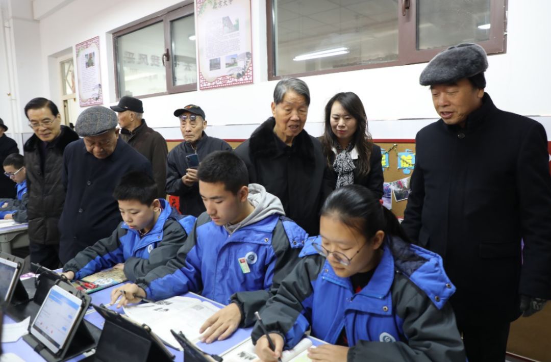 全市老干部观摩中心城区教育基础设施建设
