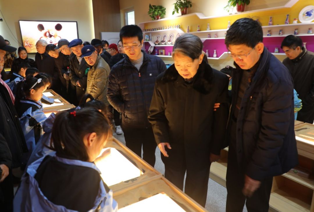 全市老干部观摩中心城区教育基础设施建设