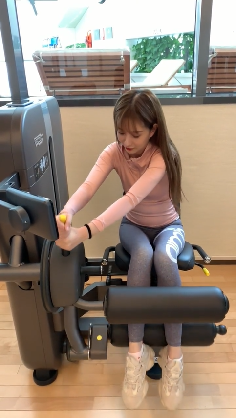 老实说妹子没练错，是器材错了