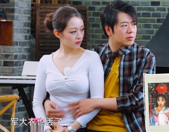 偶遇郎朗夫妇购物，郎朗不怕手受伤主动推车，吉娜选购生活用品