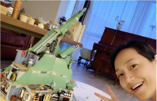 参观朱丹现实的房子，从小就富养女儿，家里有一部几十万的钢琴
