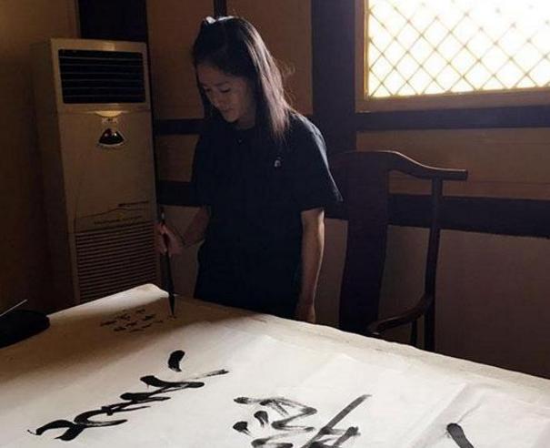 参观张杰和谢娜的小家，厨房做个钢铁墙太聪明了，油污一擦就干净