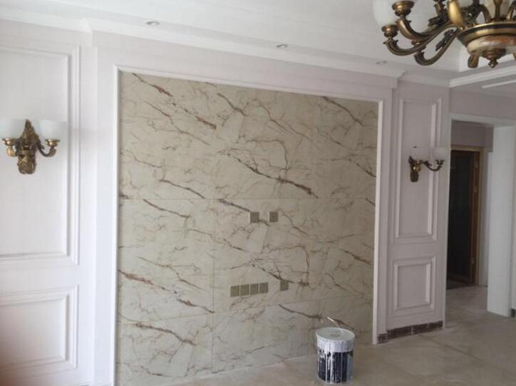 客厅别再装大理石电视墙了,有钱人都兴这种设计,懊悔知道晚了