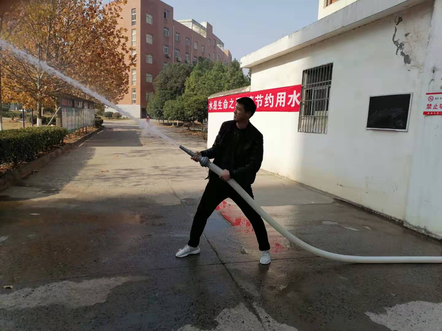 柴桑区一中开展消防器材使用演练活动