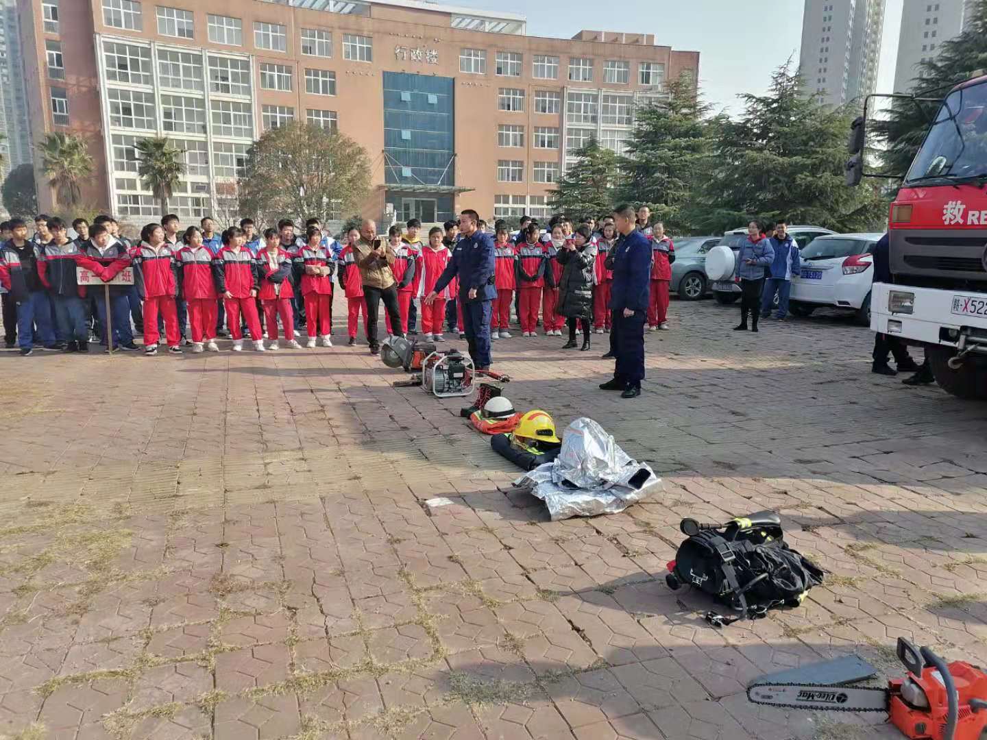 柴桑区一中开展消防器材使用演练活动
