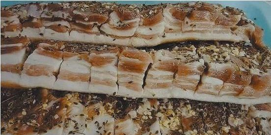 中国人下酒吃花生米，外国人吃啥？东欧最接地气的食物“萨洛”