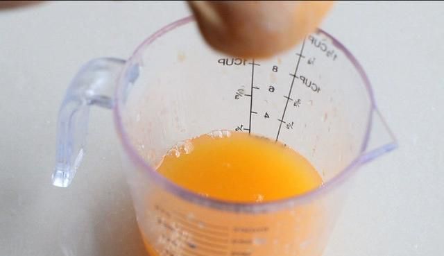 用桔子汁做饼干?榨汁和面烤一烤,一口一个酸甜可口