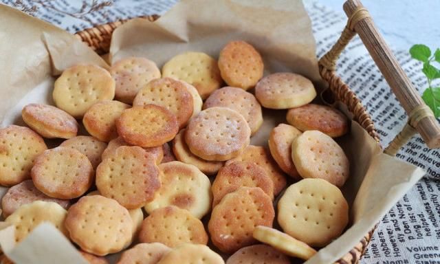 用桔子汁做饼干?榨汁和面烤一烤,一口一个酸甜可口