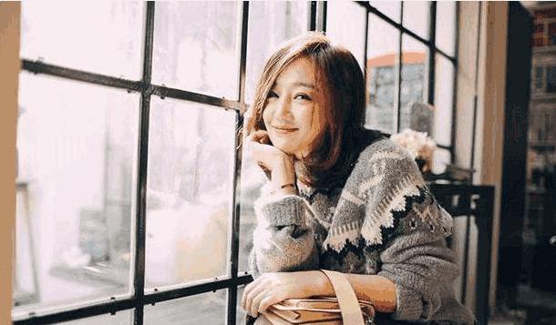 参观薛佳凝现实的家，如今还是单身一人，房子装修很气派
