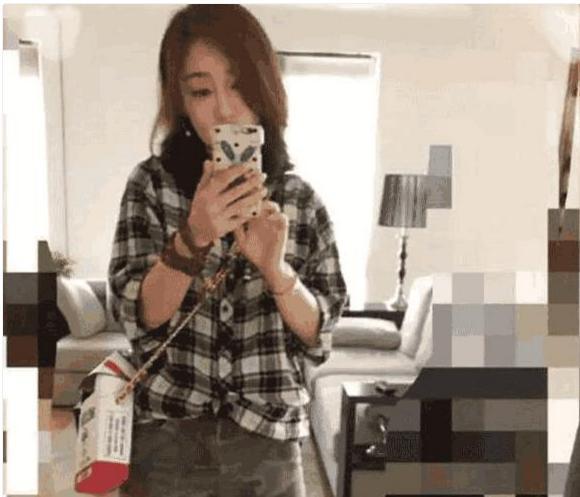 参观薛佳凝现实的家，如今还是单身一人，房子装修很气派
