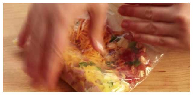 一个密封袋能做出这样美食 以后出门带上他 随时饿随时吃