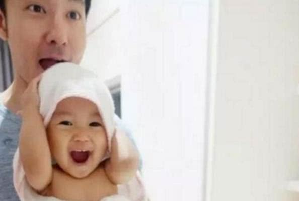 立威廉晒出自己的豪宅，全屋装修只是刷白墙，真浪费这么好的房子
