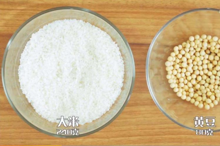 大豆大米做小油饼，做起来简单方便，超级好吃哦！