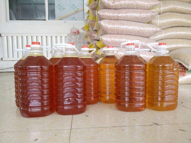 一斤大豆出2两油，超市5升大豆油却只卖70块，商家从哪里赚钱？