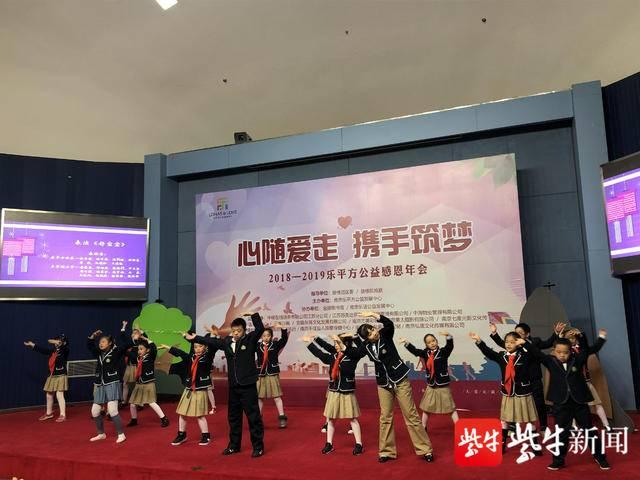 「视频」苦练一个月弹熟这首钢琴曲，只为这场特殊的感恩会