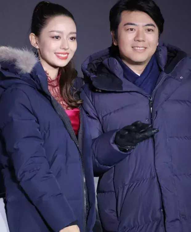 钢琴家的手有多宝贵？都注意郎朗穿的羽绒服，唯独没注意他的手