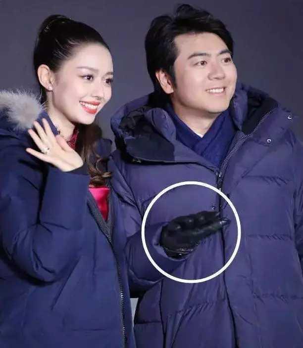 钢琴家的手有多宝贵？都注意郎朗穿的羽绒服，唯独没注意他的手