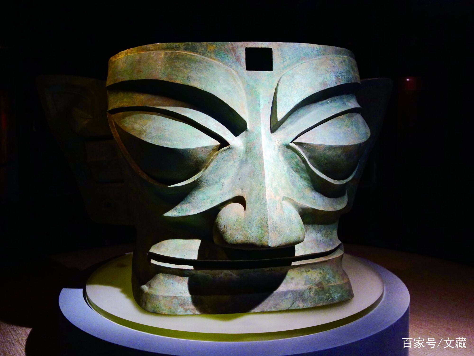 神秘的三星堆文化到底来自何方？为何出土文物只有祭祀用品