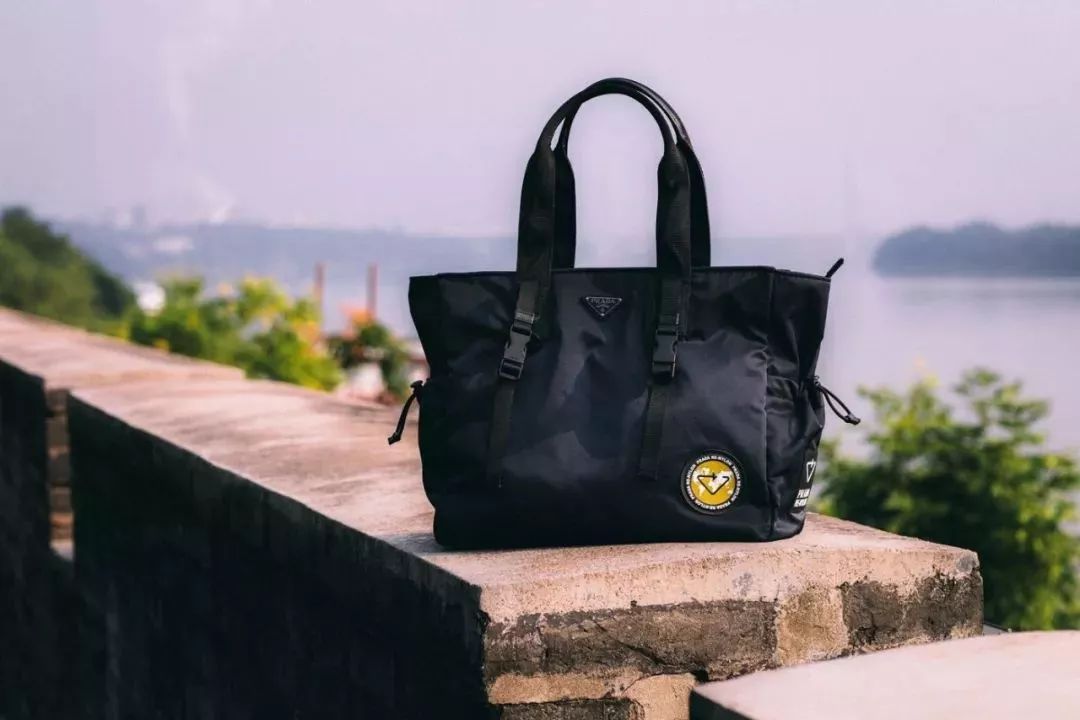 海洋垃圾变形记！你的Prada包包可能是用废弃渔具做成的……