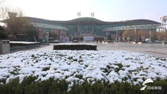 67秒丨降雪导致路面湿滑 潍坊部分东行客运线路停发