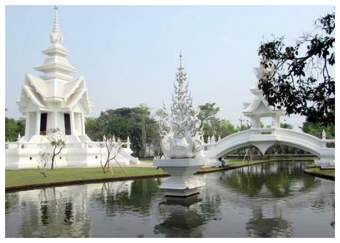 世界上被拍照最多的卫生间，外形典雅堂皇，被游客当成艺术品