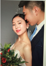夫妻翻婚纱照发现另类“小三”镜头拉近后，网友：瞧的俺好痒