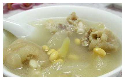 梨子自古就有“百果之宗”的美誉，雪梨大豆猪手汤!!!