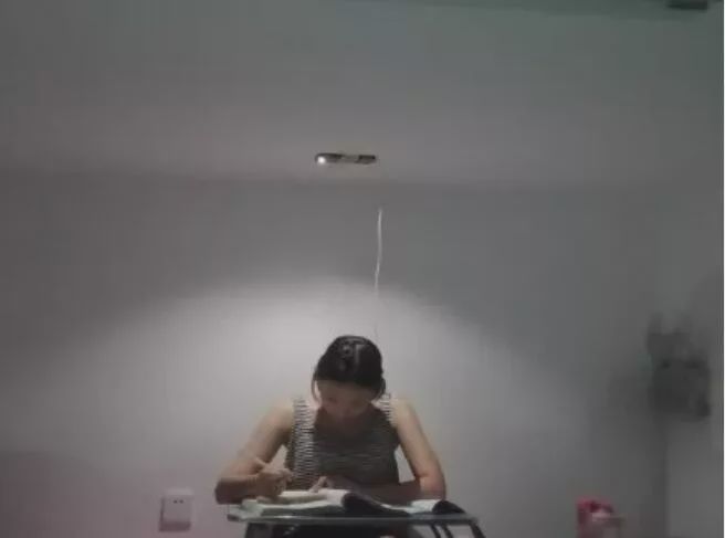 每日一笑：以后你要是碰到个绣花针，都能让你用出缝纫机的感觉！