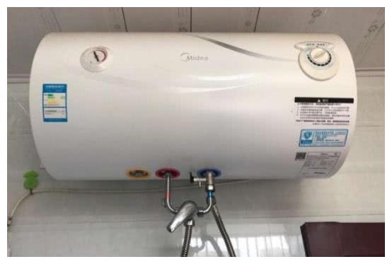 卫生间热水器能不能24小时不关？庆幸电工师傅提醒，再也不用担心