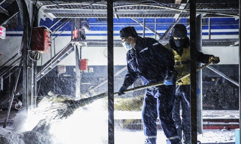 哈尔滨铁路部门加强机车养护工作 确保旅客安全出行