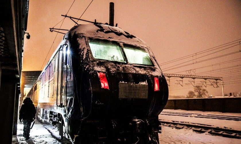 哈尔滨铁路部门加强机车养护工作 确保旅客安全出行