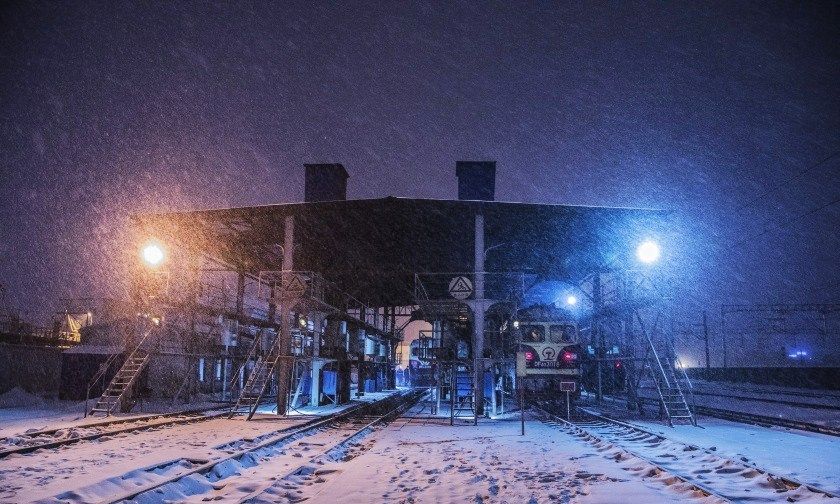 哈尔滨铁路部门加强机车养护工作 确保旅客安全出行