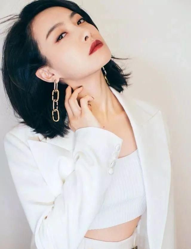 姚晨鸽子蛋耳坠,宋茜粗链条耳环,学明星戴首饰你也很有味!