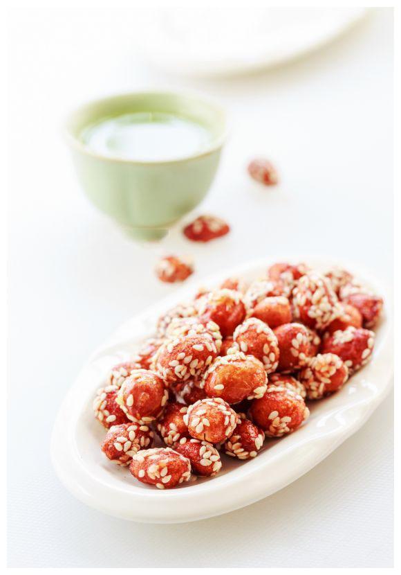 美食推荐:鲫鱼豆腐汤,香菇鱼片粥,蜂蜜糖酥花生的做法