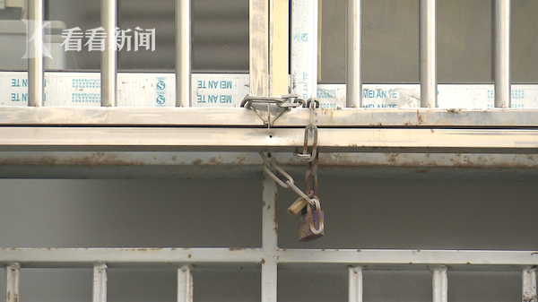 家中名牌手包首饰被盗 她竟还给小偷“通风报信”...