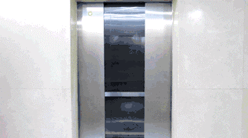 危险！因为这个动作，电梯门直接炸了！这个习惯很多人都有，一定要改！