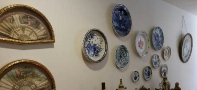 参观付笛声和任静的家，墙上用青花瓷来装饰，从装修就看出有格调