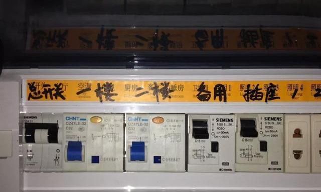 我家里客厅空调开20分钟，开关就跳闸，怎么回事？空调的问题吗