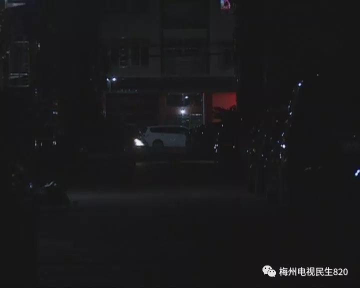 街道地处城区，竟然十多年都没路灯！这是怎么一回事？