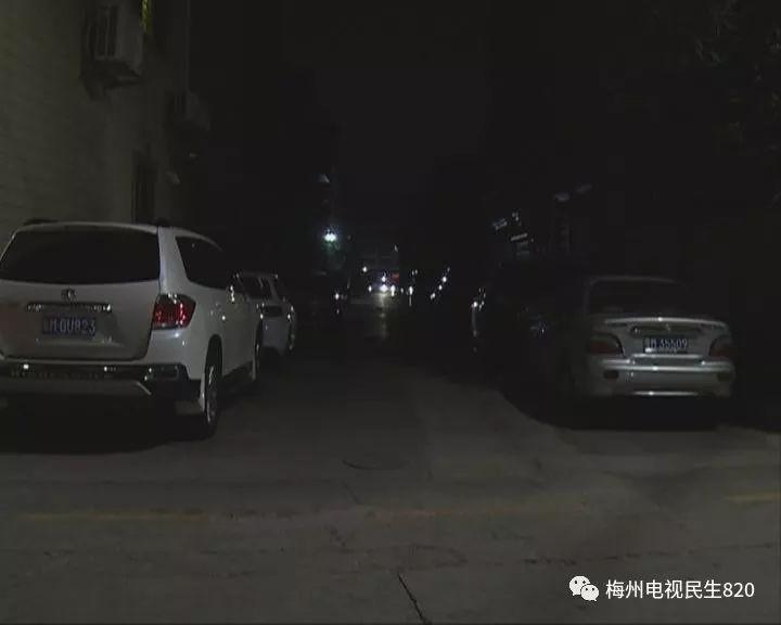 街道地处城区，竟然十多年都没路灯！这是怎么一回事？